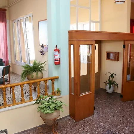 Alexandra Mégas Yialós-Nítes