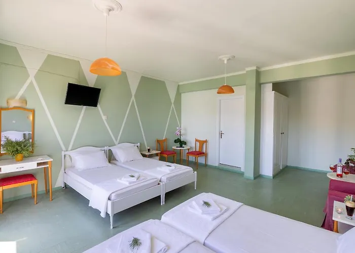 Alexandra Μέγας Γιαλός-Νίτες